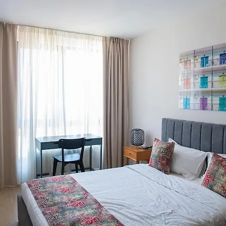 Tokiyo: A Lovely Center 2 Bedrooms With Private Parking Apartment *