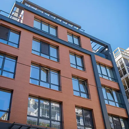 Tokiyo: A Lovely Center 2 Bedrooms With Private Parking