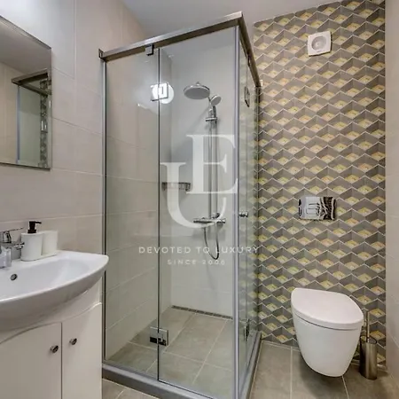 Tokiyo: A Lovely Center 2 Bedrooms With Private Parking Lägenhet