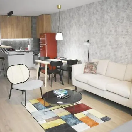 Tokiyo: A Lovely Center 2 Bedrooms With Private Parking Lägenhet