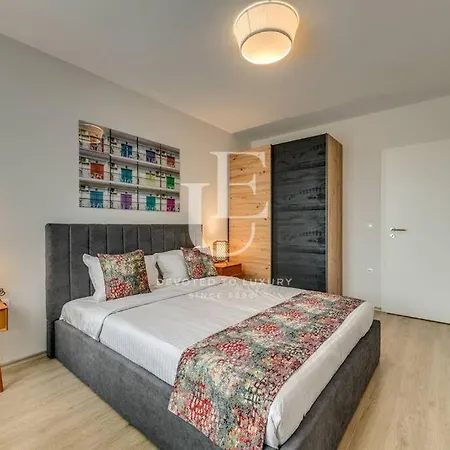 Lägenhet Tokiyo: A Lovely Center 2 Bedrooms With Private Parking *